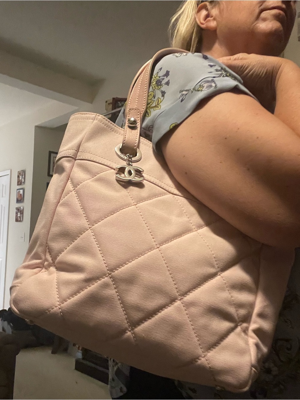 Chanel Women's Quilted Pink Tote Bag - Lightweight Everyday Carry - Picture 9 of 12